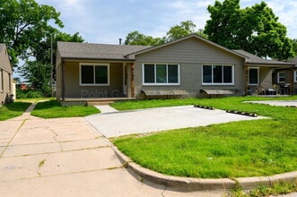 Building Photo - 6102 E Oakwood Dr