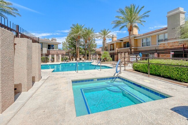 Building Photo - Beautiful Summerlin townhome, 3 bed, 2.5 bath, on 1st floor.