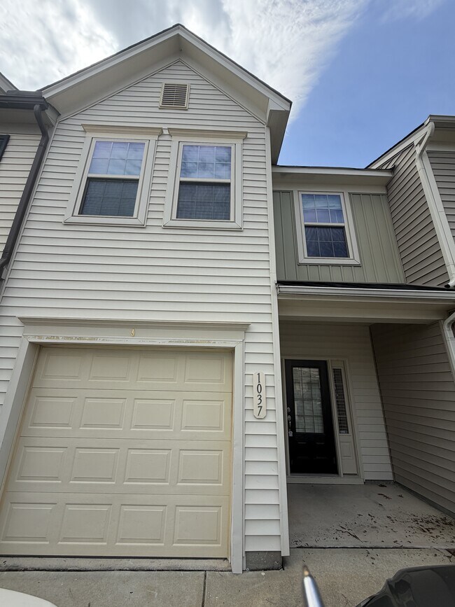Building Photo - 1037 Grand Ridge Dr