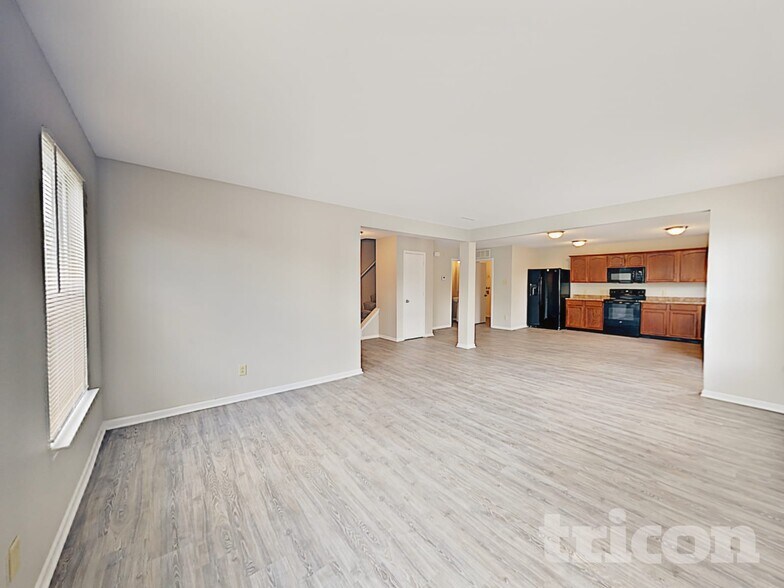 Building Photo - 10152 Golden Dr