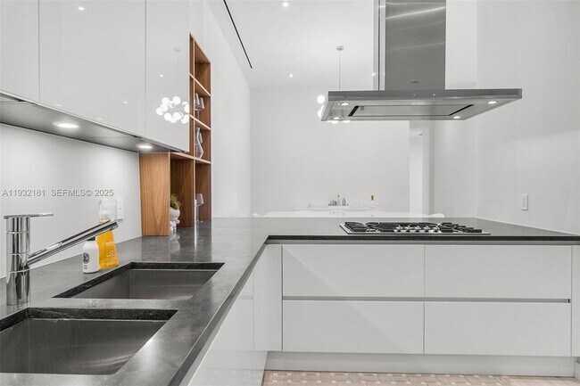 Building Photo - 4701 Meridian Ave