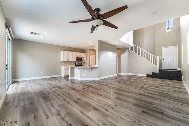 Building Photo - 10667 Mann St