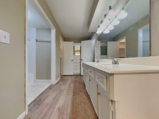 Building Photo - 3802 Highfalls Dr
