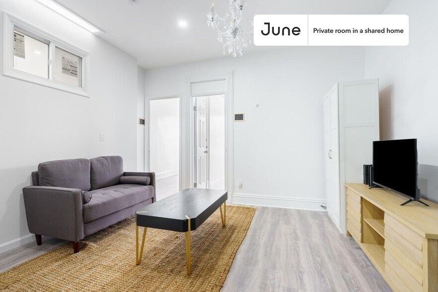 Building Photo - Room in Shared 4 bed/1 bath home