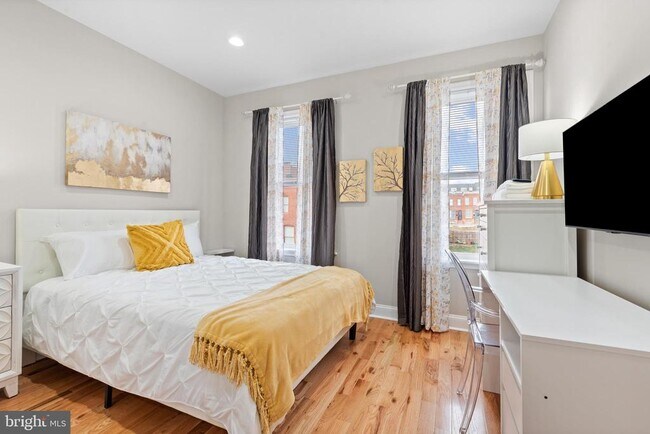 Building Photo - 2219 E Chase St