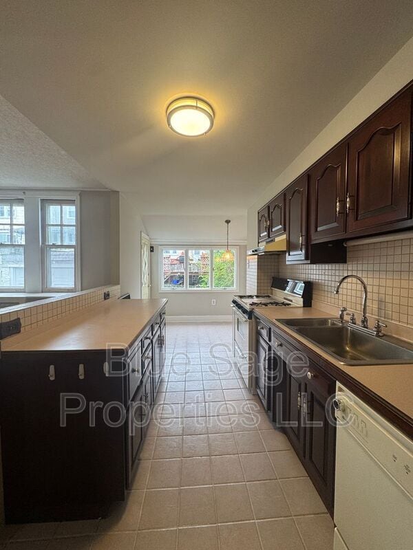 Building Photo - 124 N Pennock Ave