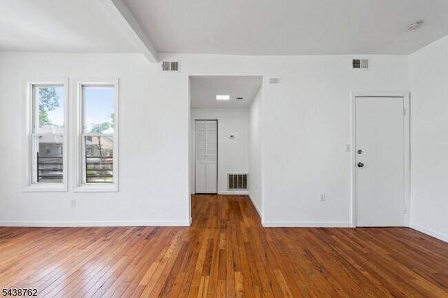 Building Photo - 1043 Hunterdon St