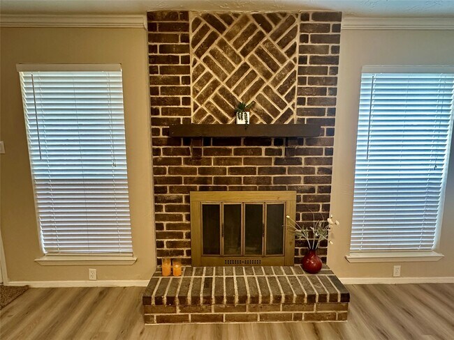 Building Photo - 7646 Western Oak Ln