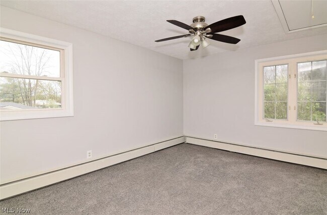 Building Photo - 381 Hickory Hill Rd