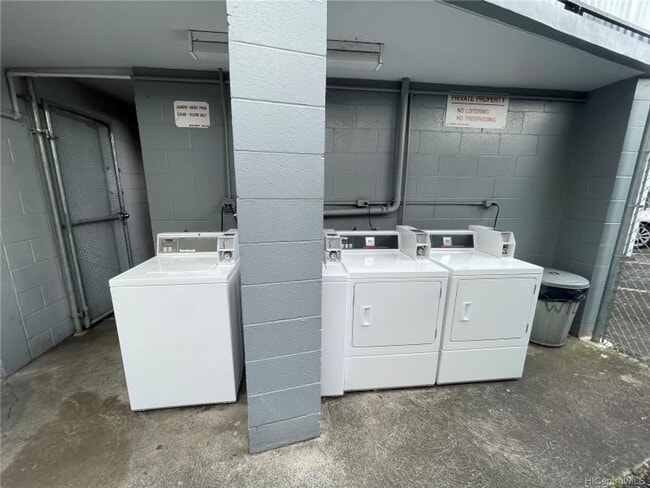 Building Photo - 1 Bed 1 Bath Makiki Apartment for Rent