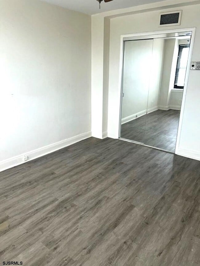 Building Photo - 101 S Raleigh Ave