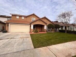 Building Photo - Beautiful large family home with Pool!