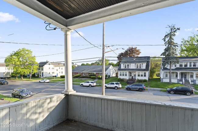 Building Photo - 831 Washington Ave