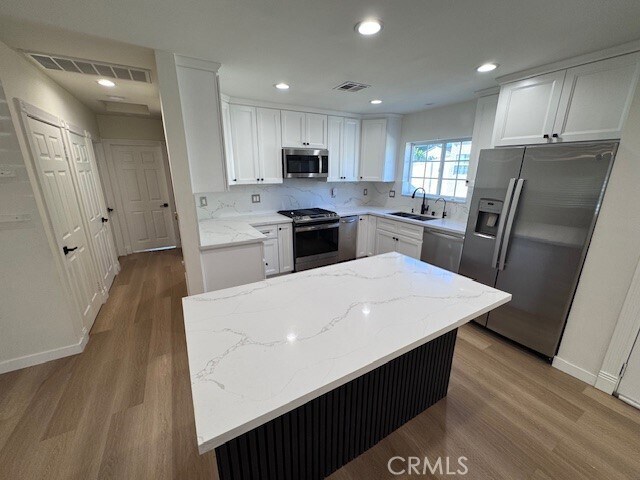 Building Photo - 653 N Buena Vista St