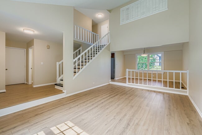 Building Photo - 651 White Ct