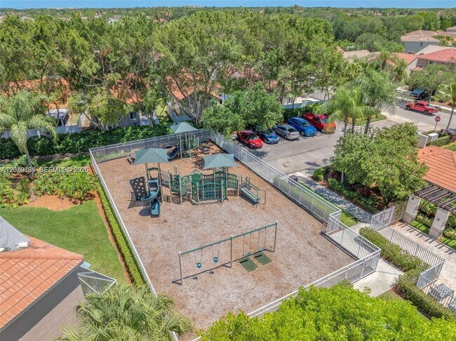 Building Photo - 800 Sorrento Dr