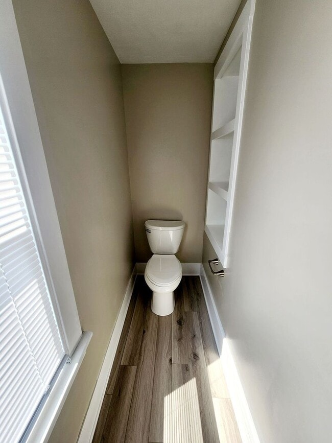 Building Photo - 3 Bed/2 Bath House Located in Suncrest Lawncare included - Available NOW