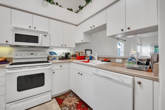 Building Photo - 1412 Coconut Palm Cir