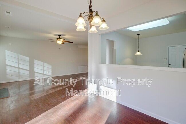 Building Photo - 408 Dyersville Dr