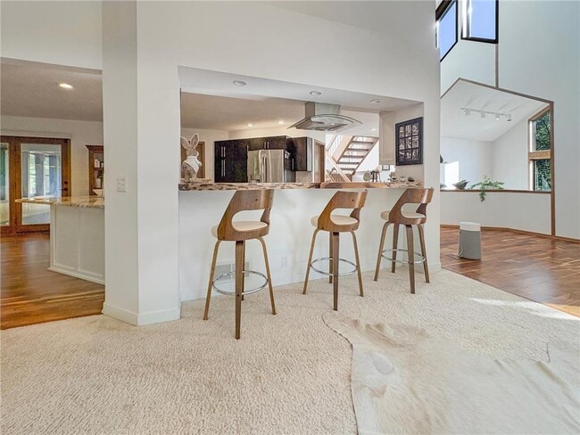 Building Photo - 13900 Hill Ridge Dr