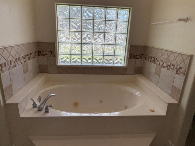 Building Photo - 969 Meadow Ave