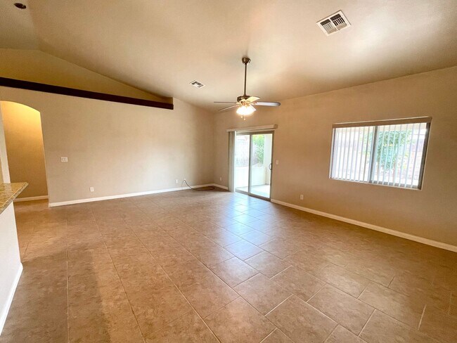 Building Photo - Beautiful 3 Bedroom Home in Hualapai Shadows! *HOME IS CURRENTLY OCCUPIED, PLEASE DO NOT DISTURB ...