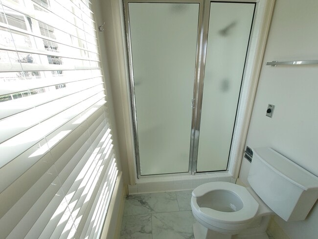 Building Photo - 3222 E Hampshire St