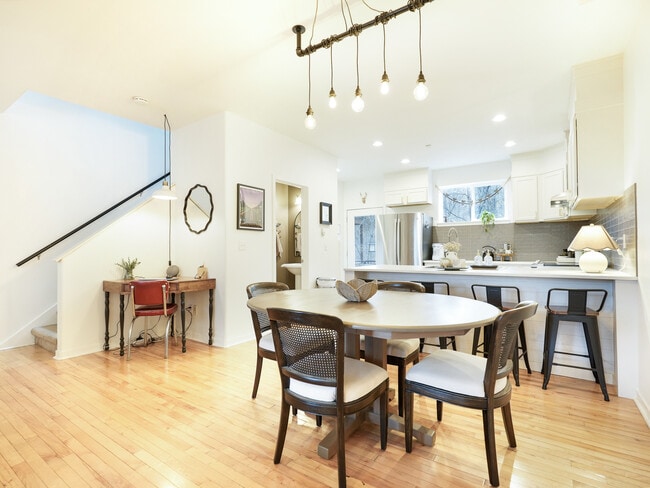 Building Photo - 190 E 7th Ave