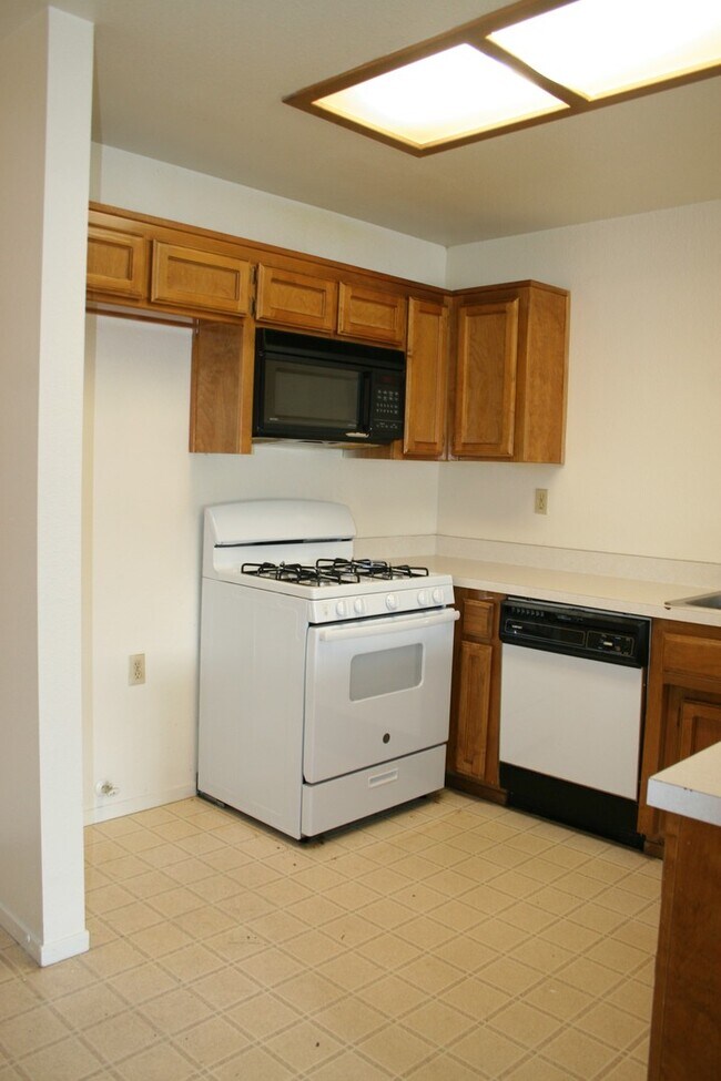 Building Photo - 8600 White Rock Dr