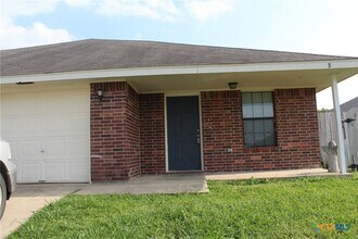 Building Photo - 2706 Alma Dr