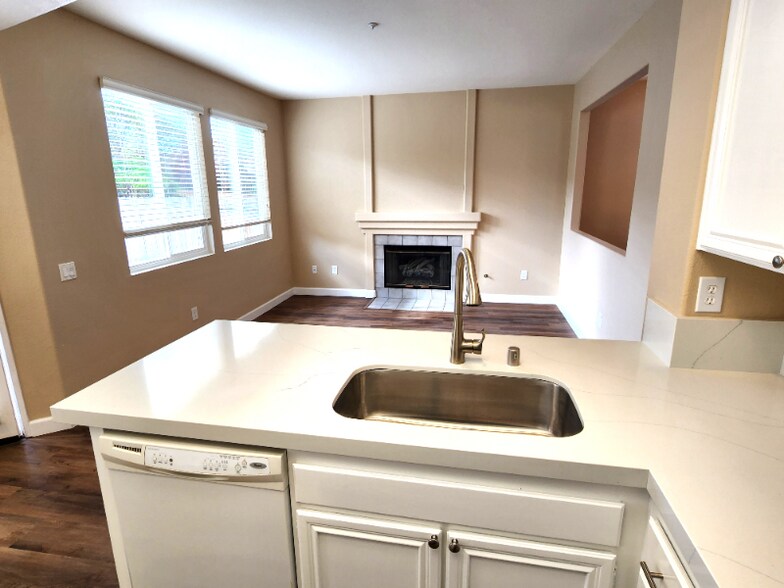 Building Photo - 609 Paseo Rio