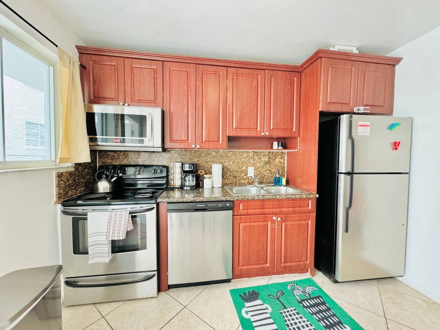 Building Photo - 828 SW 2nd St