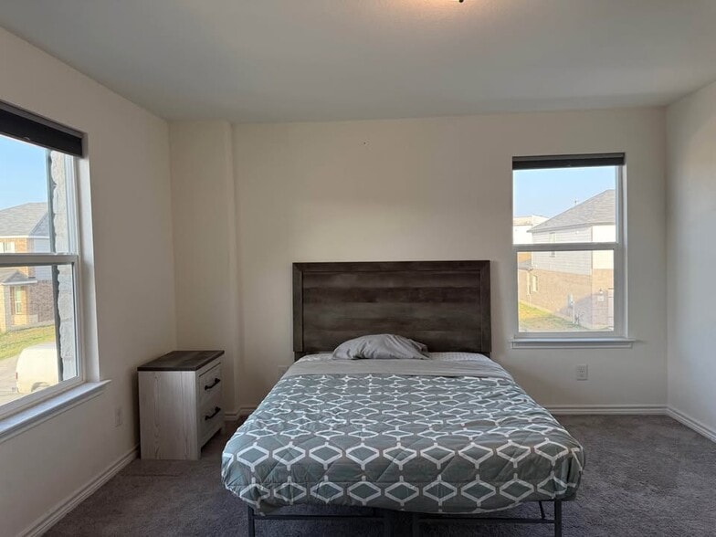 Building Photo - 13930 Wool Pk