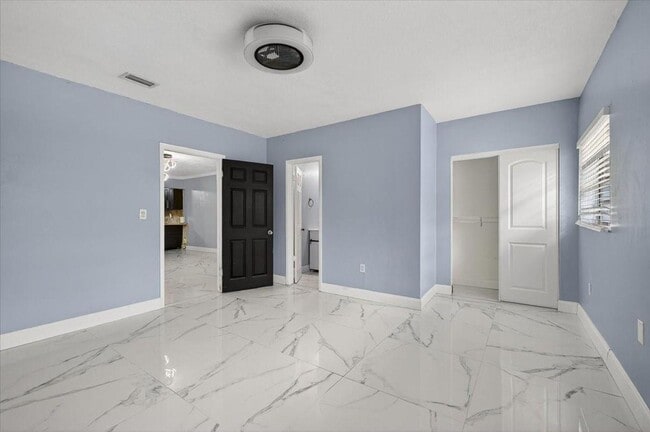 Building Photo - 15775 N Miami Ave