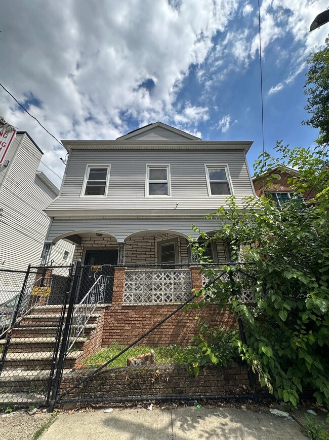 Building Photo - 32 Fabyan Pl