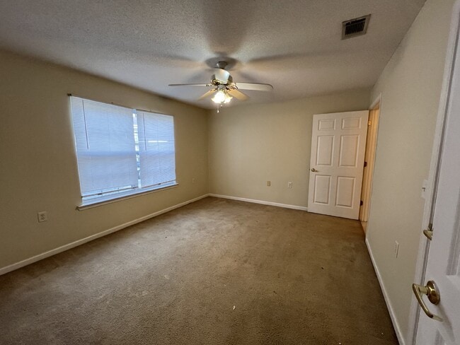 Building Photo - Apartment For Rent