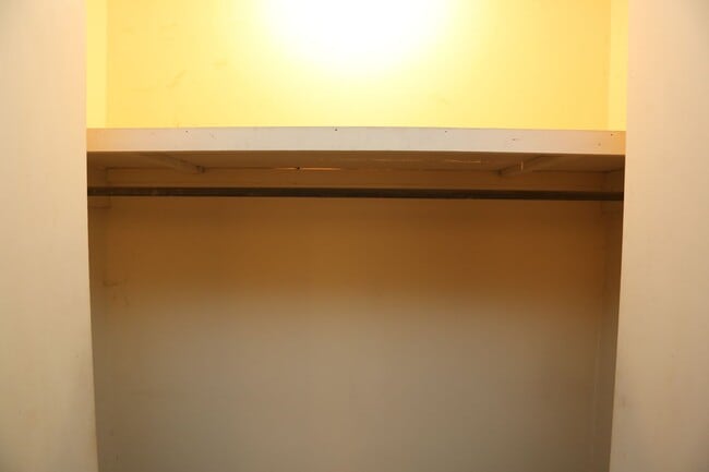 Building Photo - 2 Bedroom townhome