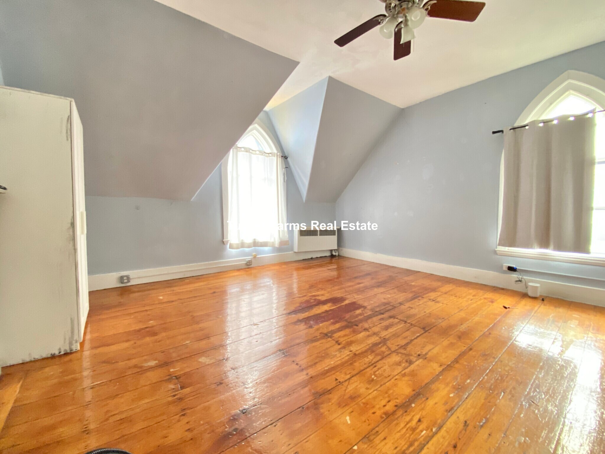 Building Photo - 139 Hillside St