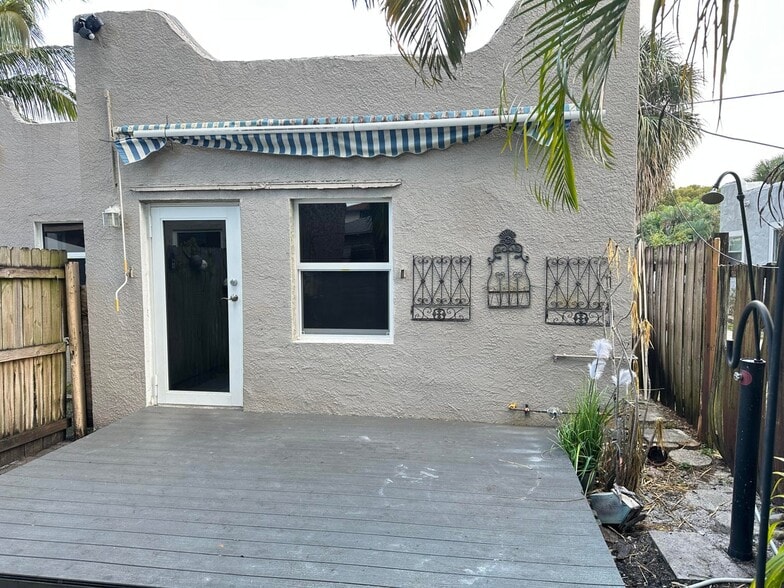 Building Photo - 611 El Vedado