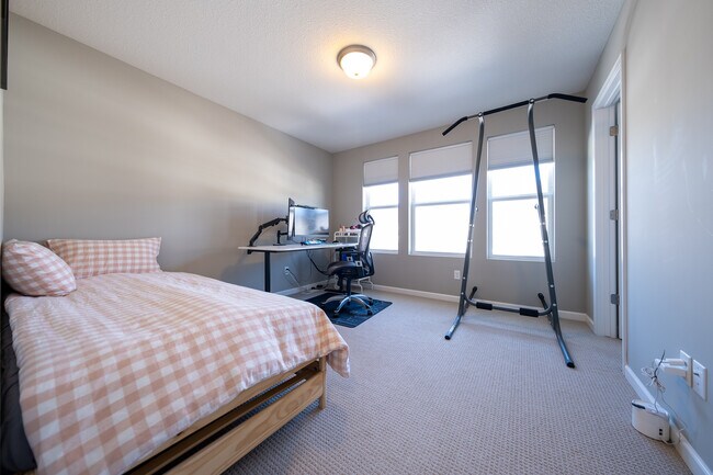 Building Photo - 756 Stonegate Rd