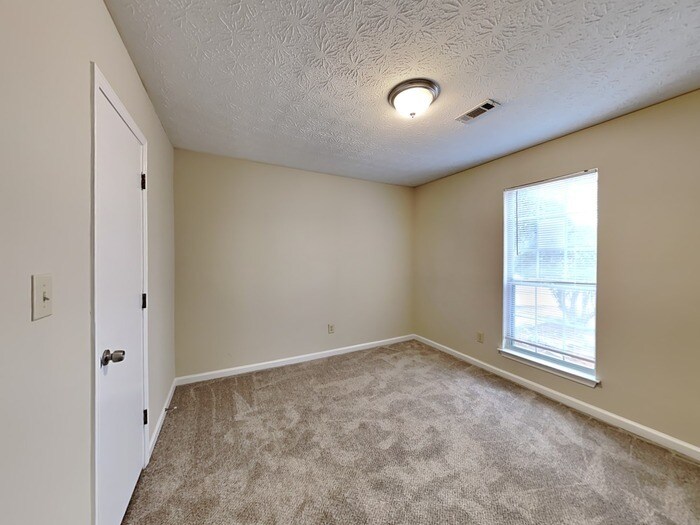 Building Photo - 411 Fieldgreen Dr