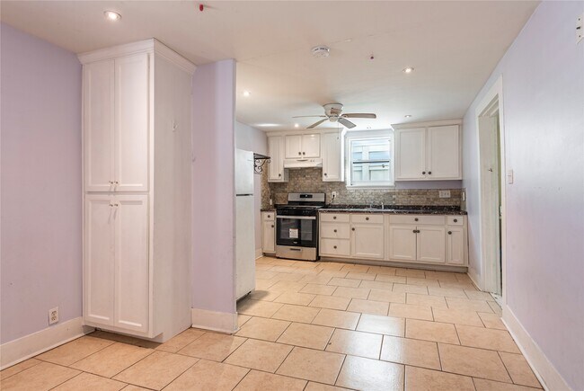 Building Photo - 1816 20th St