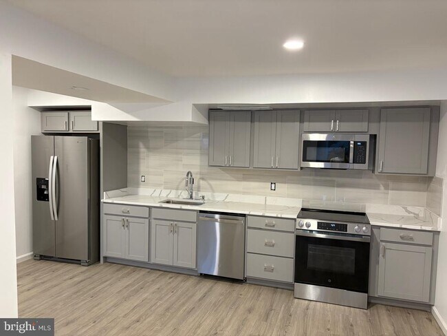 Building Photo - 2016 Gatewood Pl