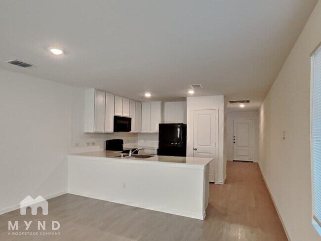 Building Photo - 225 Poplar Pl