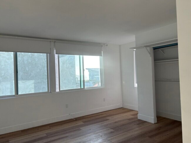 Building Photo - 230 39th St