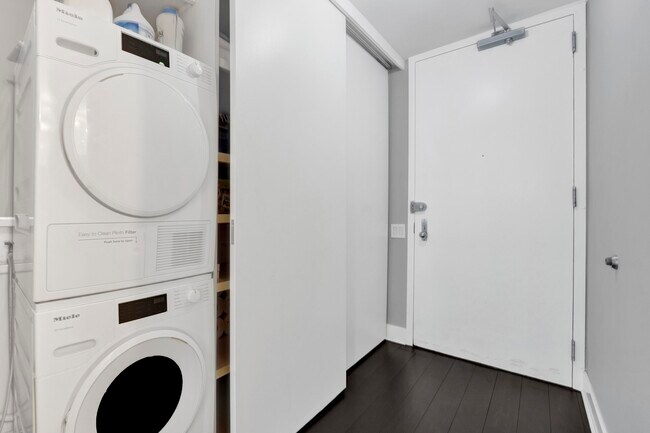 Building Photo - 30 E Huron St