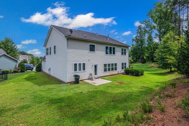 Building Photo - Spectacular 5 Bedrm, 3.5 Bath in the gated...