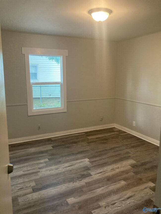 Building Photo - 1020 Fairway Dr NW