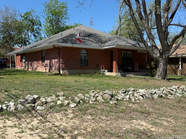 Building Photo - 231 Cross River St