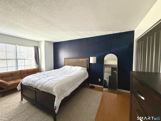 Building Photo - 1 Forest Glen Cir